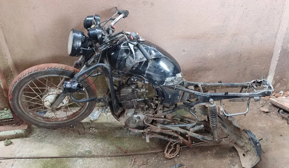 Moto furtada totalmente destruída é encontrada em Congonhinhas
